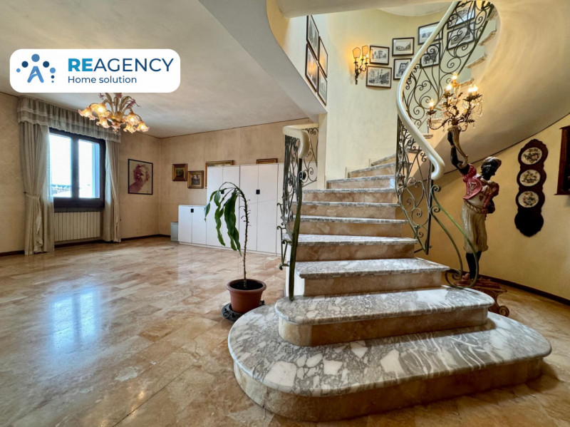 VICENZA, ZONA SANTA BERTILLA

Stai cercando un appartamento attico dagli ampi spazi e con terrazz...