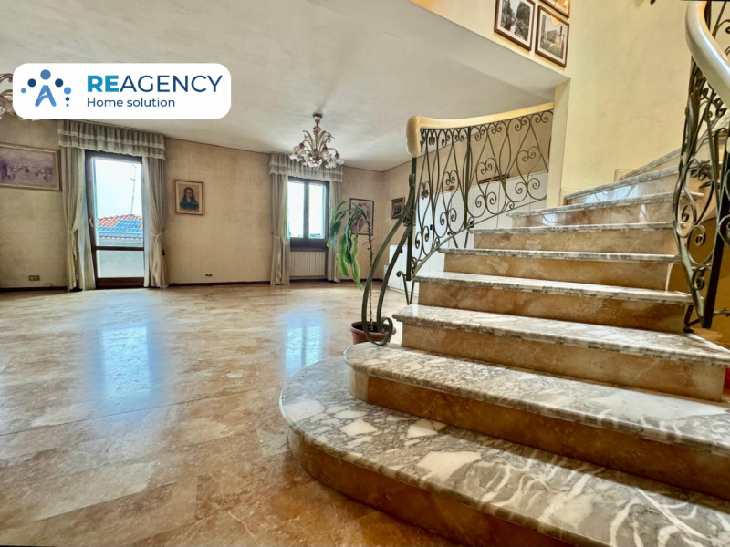 VICENZA, ZONA SANTA BERTILLA

Stai cercando un appartamento attico dagli ampi spazi e con terrazz...