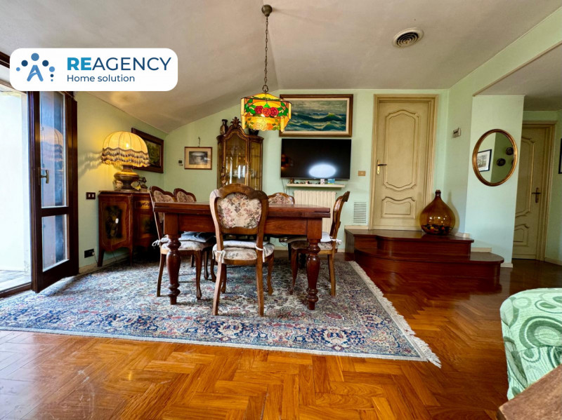 VICENZA, ZONA SANTA BERTILLA

Stai cercando un appartamento attico dagli ampi spazi e con terrazz...