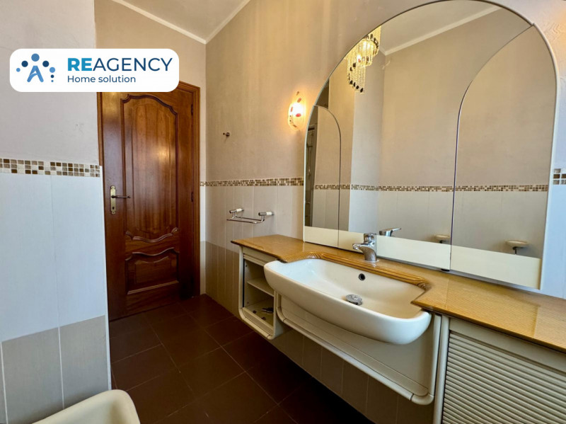 VICENZA, ZONA SANTA BERTILLA

Stai cercando un appartamento attico dagli ampi spazi e con terrazz...