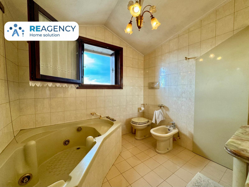 VICENZA, ZONA SANTA BERTILLA

Stai cercando un appartamento attico dagli ampi spazi e con terrazz...