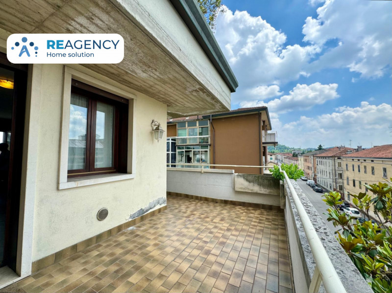 VICENZA, ZONA SANTA BERTILLA

Stai cercando un appartamento attico dagli ampi spazi e con terrazz...