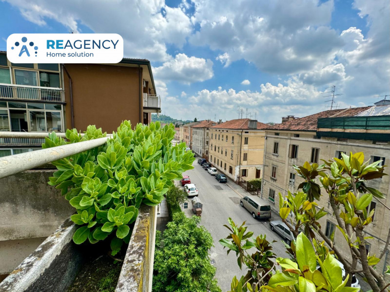 VICENZA, ZONA SANTA BERTILLA

Stai cercando un appartamento attico dagli ampi spazi e con terrazz...