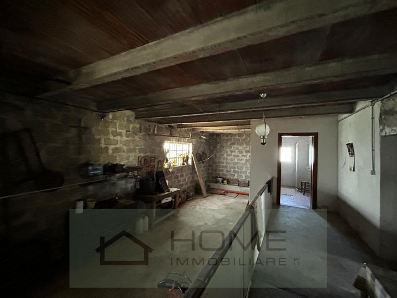 Immerso nel verde della pianura vendesi fabbricato rurale uso abitazione per mq 160 su due piani,...