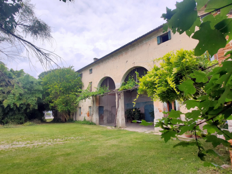 ROVOLON - Bastia - In una posizione residenziale strategica, comoda alle arterie principali e ai ...