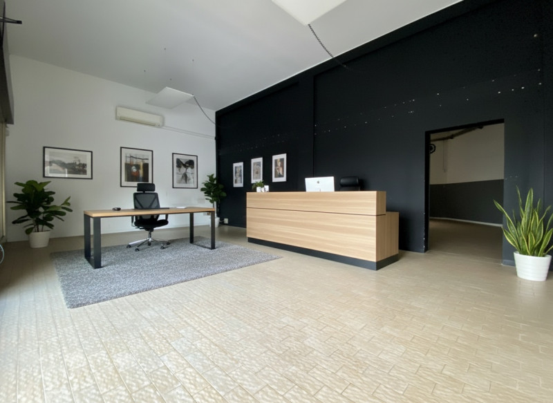 In una delle zone più strategiche di Vicenza proponiamo in vendita un ampio locale commerciale di...