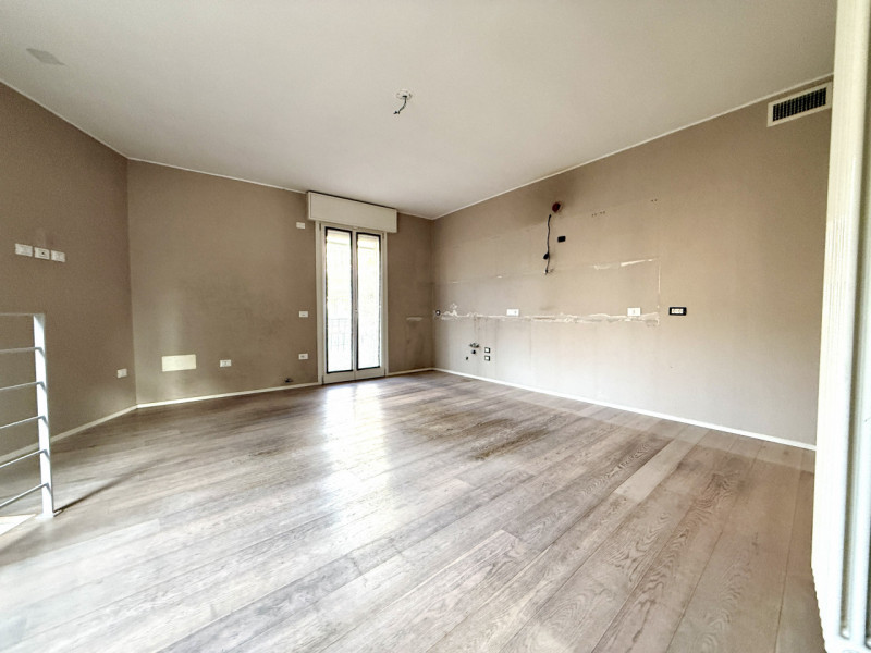 SS.TRINITA' A pochi minuti dalla piazzetta Buonarroti, splendida bifamiliare in orizzontale di ci...