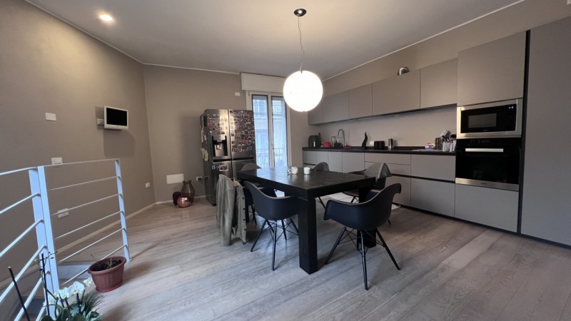 SS.TRINITA' A pochi minuti dalla piazzetta Buonarroti, splendida bifamiliare in orizzontale di ci...