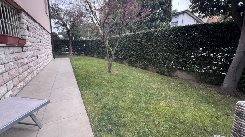 SS.TRINITA' A pochi minuti dalla piazzetta Buonarroti, splendida bifamiliare in orizzontale di ci...