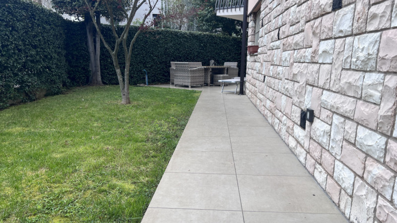 SS.TRINITA' A pochi minuti dalla piazzetta Buonarroti, splendida bifamiliare in orizzontale di ci...