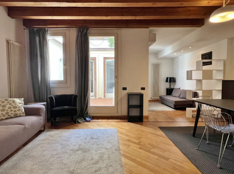 OTTIMO AMPIO MINI, BISERVIZI, BEN ARREDATO, COMPLETO DI ELETTRODOMESTICI E CON BEL TERRAZZO INTER...