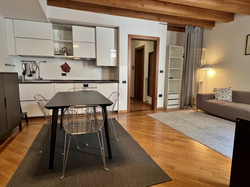 OTTIMO AMPIO MINI, BISERVIZI, BEN ARREDATO, COMPLETO DI ELETTRODOMESTICI E CON BEL TERRAZZO INTER...