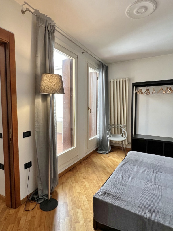 OTTIMO AMPIO MINI, BISERVIZI, BEN ARREDATO, COMPLETO DI ELETTRODOMESTICI E CON BEL TERRAZZO INTER...