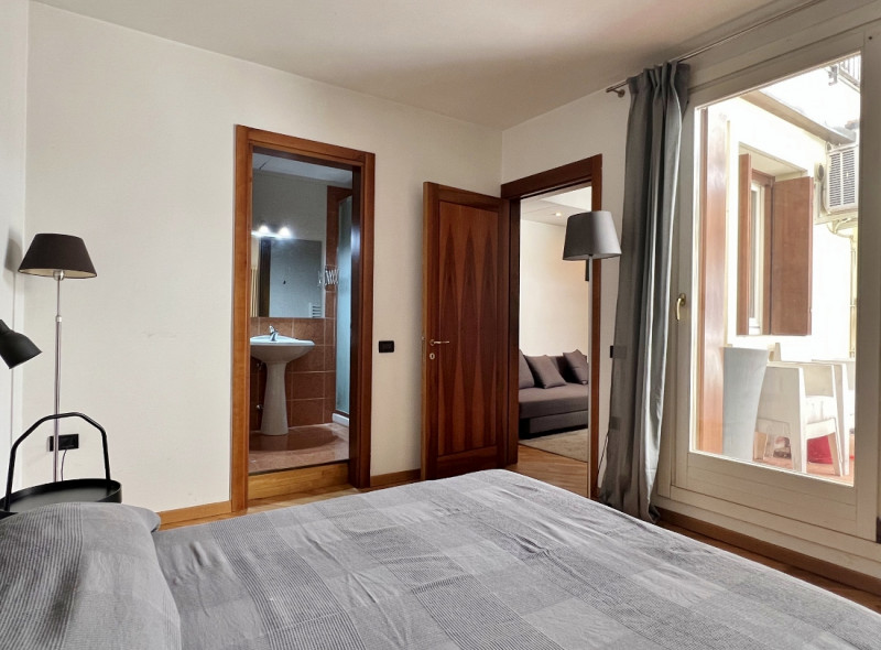 OTTIMO AMPIO MINI, BISERVIZI, BEN ARREDATO, COMPLETO DI ELETTRODOMESTICI E CON BEL TERRAZZO INTER...