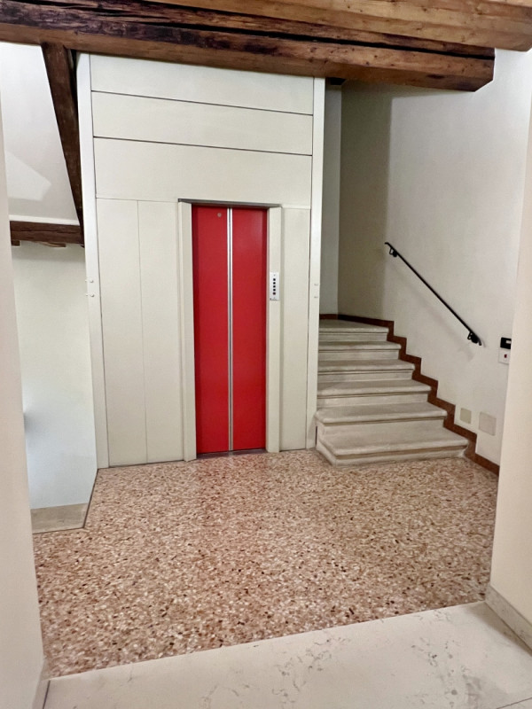 OTTIMO AMPIO MINI, BISERVIZI, BEN ARREDATO, COMPLETO DI ELETTRODOMESTICI E CON BEL TERRAZZO INTER...