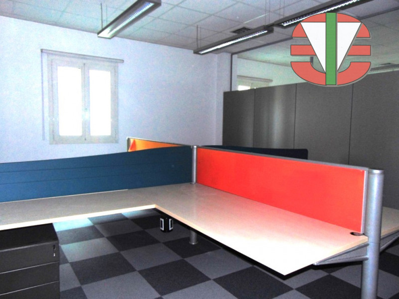 Stai cercando un ufficio spazioso e luminoso in ottima zona artigianale? Abbiamo quello che fa pe...