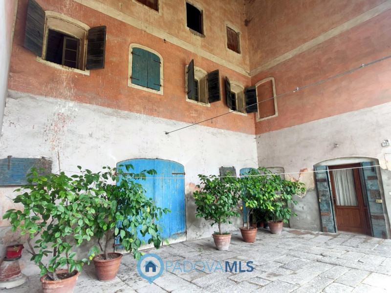 Immobile in esclusiva al Gruppo Padova MLS

ROVOLON - Bastia - In una posizione residenziale stra...