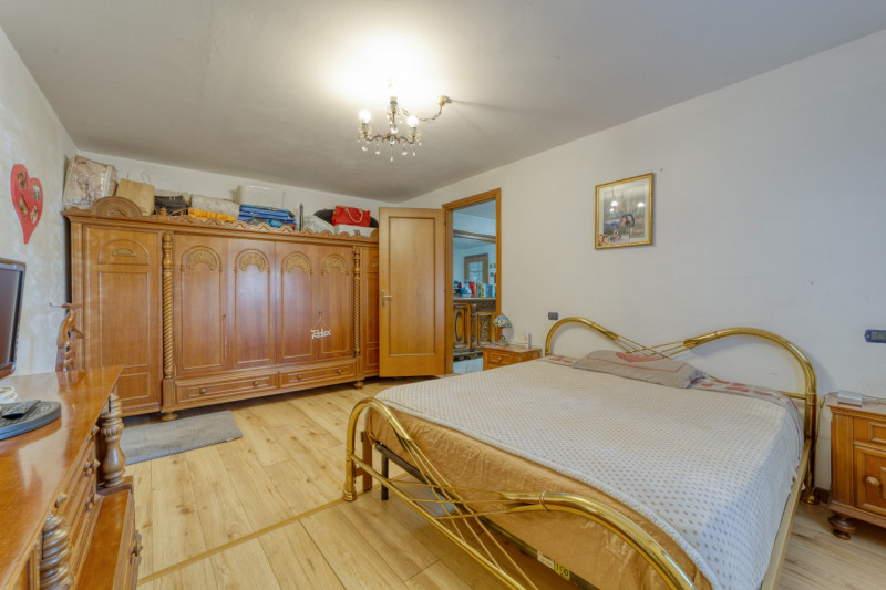 Polverara, a pochi minuti dal centro del paese, proponiamo in vendita una spaziosa casa accostata...