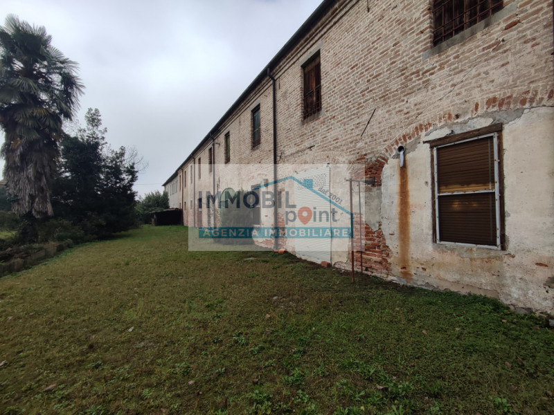 Nel cuore del rinomato quartiere Danovi a Tencarola di Selvazzano Dentro, presentiamo una straord...