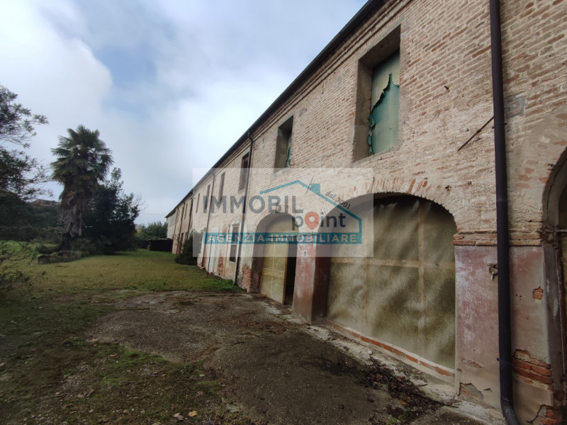 Nel cuore del rinomato quartiere Danovi a Tencarola di Selvazzano Dentro, presentiamo una straord...