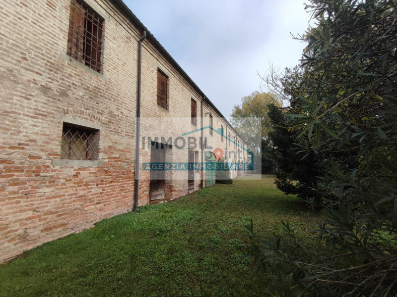 Nel cuore del rinomato quartiere Danovi a Tencarola di Selvazzano Dentro, presentiamo una straord...