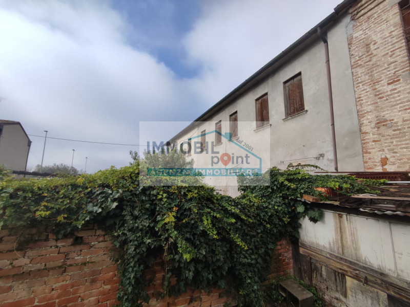 Nel cuore del rinomato quartiere Danovi a Tencarola di Selvazzano Dentro, presentiamo una straord...