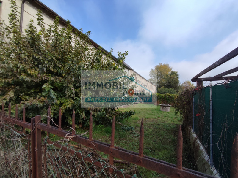 Nel cuore del rinomato quartiere Danovi a Tencarola di Selvazzano Dentro, presentiamo una straord...