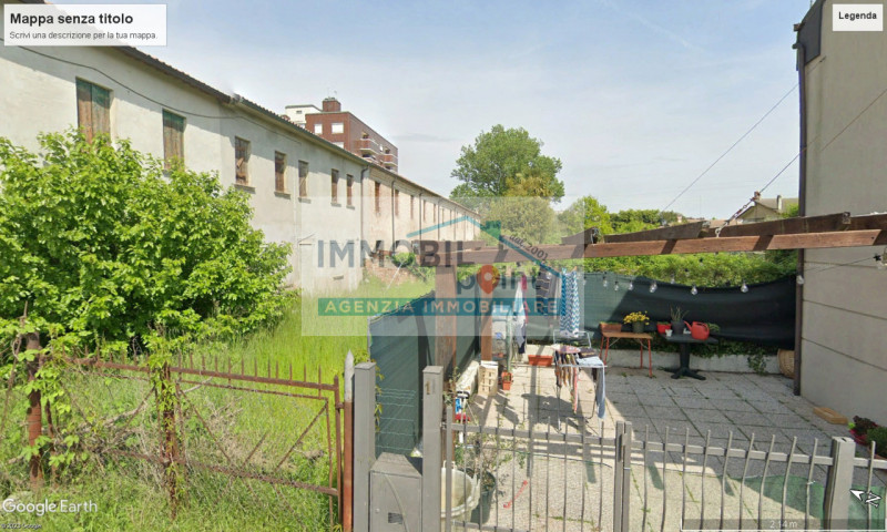 Nel cuore del rinomato quartiere Danovi a Tencarola di Selvazzano Dentro, presentiamo una straord...