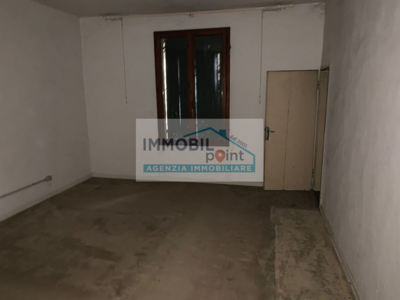 Nel cuore del rinomato quartiere Danovi a Tencarola di Selvazzano Dentro, presentiamo una straord...