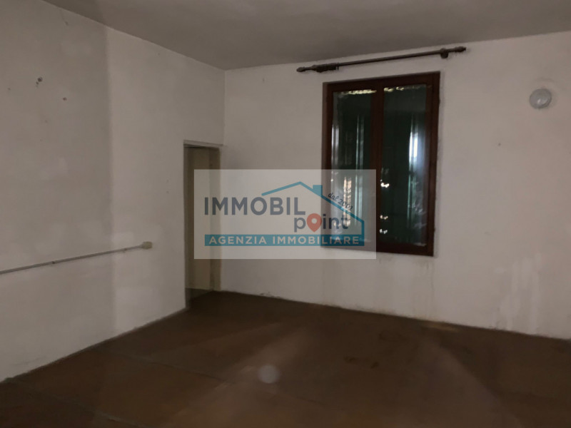 Nel cuore del rinomato quartiere Danovi a Tencarola di Selvazzano Dentro, presentiamo una straord...