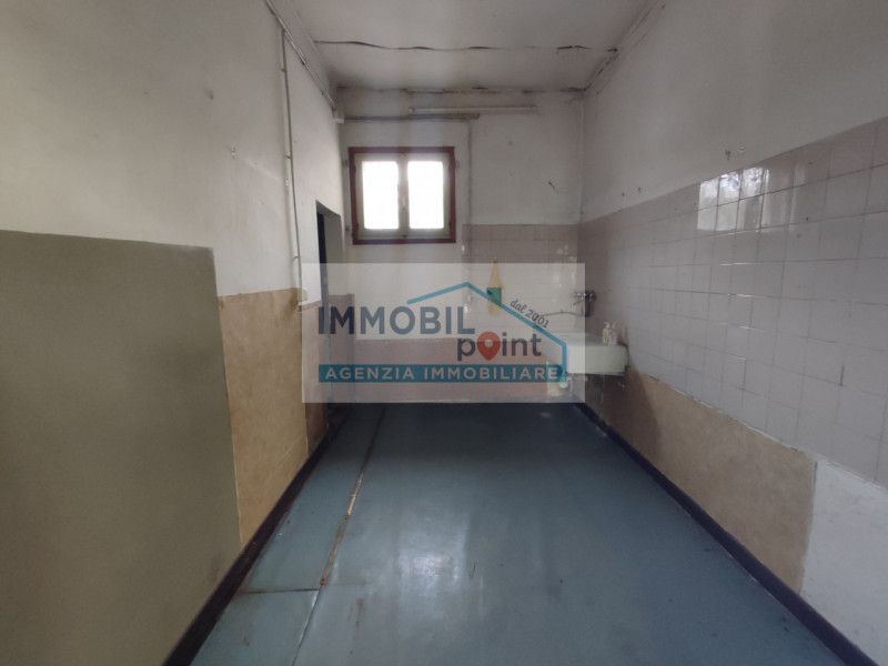 Nel cuore del rinomato quartiere Danovi a Tencarola di Selvazzano Dentro, presentiamo una straord...