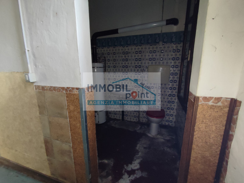 Nel cuore del rinomato quartiere Danovi a Tencarola di Selvazzano Dentro, presentiamo una straord...