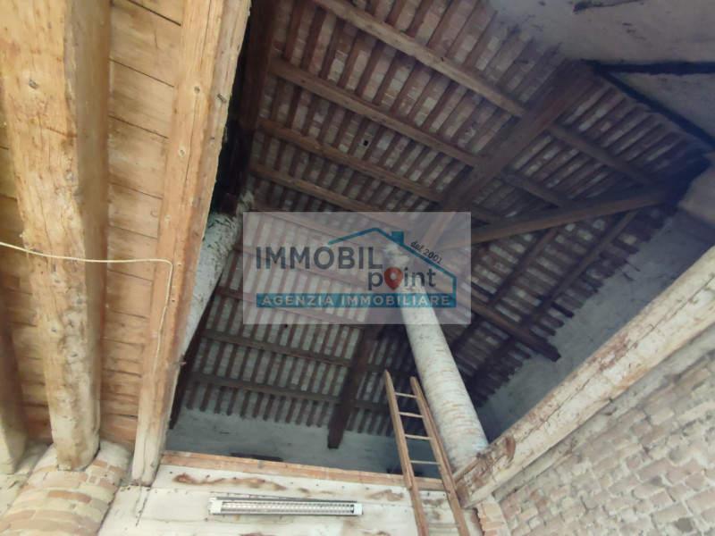 Nel cuore del rinomato quartiere Danovi a Tencarola di Selvazzano Dentro, presentiamo una straord...