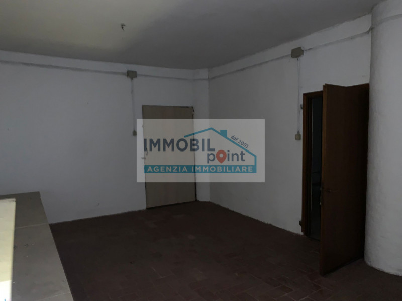 Nel cuore del rinomato quartiere Danovi a Tencarola di Selvazzano Dentro, presentiamo una straord...