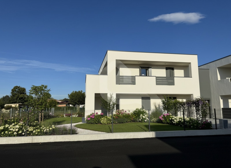 In vendita a Santa Giustina In Colle, nella zona di Fratte, proponiamo in vendita una splendida p...