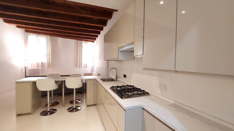 (Per INFO Monica 3482688677) A Padova, in centro storico, nelle vicinanze del Duomo e delle Rivie...