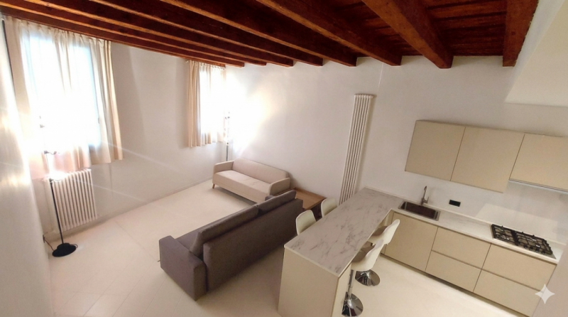 (Per INFO Monica 3482688677) A Padova, in centro storico, nelle vicinanze del Duomo e delle Rivie...
