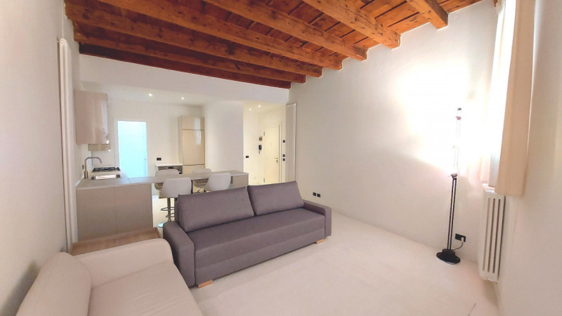 (Per INFO Monica 3482688677) A Padova, in centro storico, nelle vicinanze del Duomo e delle Rivie...