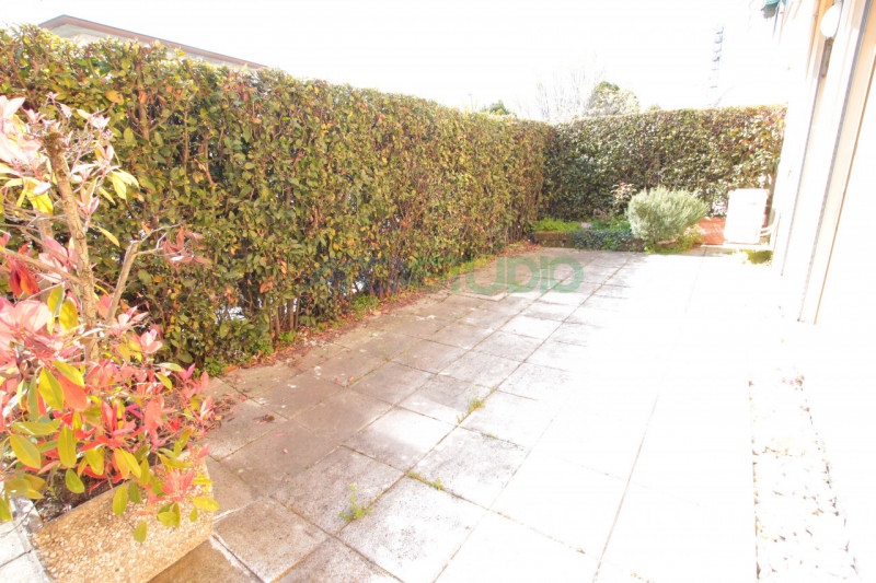 In posizione centrale a Bolzano Vicentino, proponiamo in affitto un luminoso miniappartamento sit...