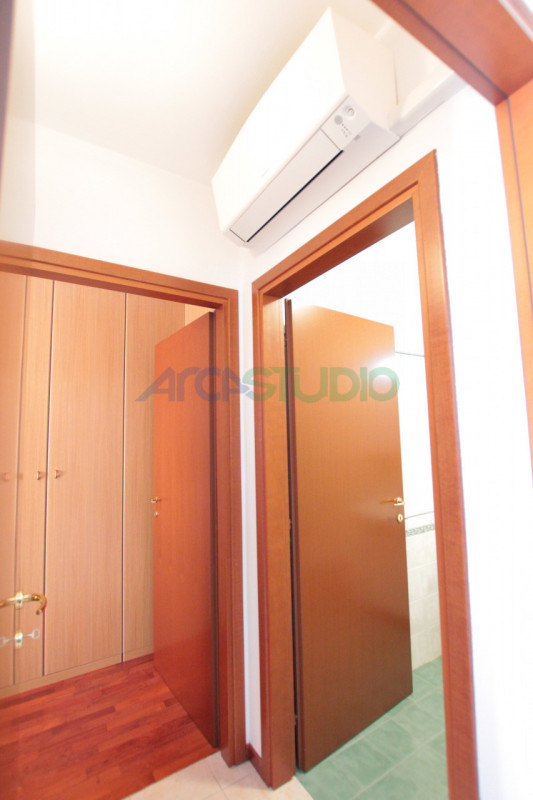 In posizione centrale a Bolzano Vicentino, proponiamo in affitto un luminoso miniappartamento sit...