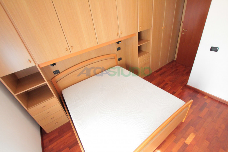 In posizione centrale a Bolzano Vicentino, proponiamo in affitto un luminoso miniappartamento sit...