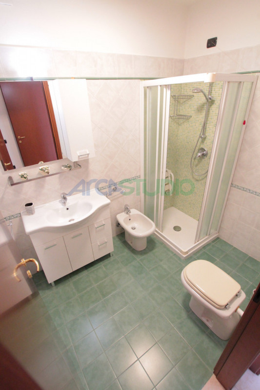 In posizione centrale a Bolzano Vicentino, proponiamo in affitto un luminoso miniappartamento sit...