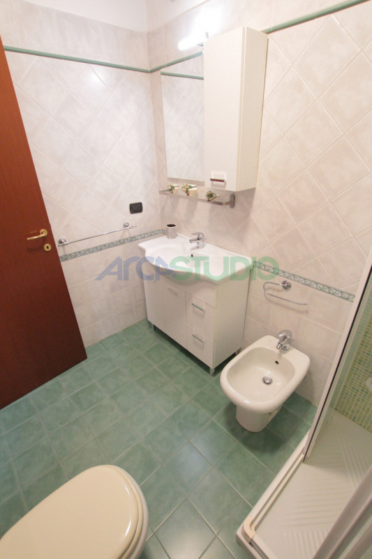 In posizione centrale a Bolzano Vicentino, proponiamo in affitto un luminoso miniappartamento sit...