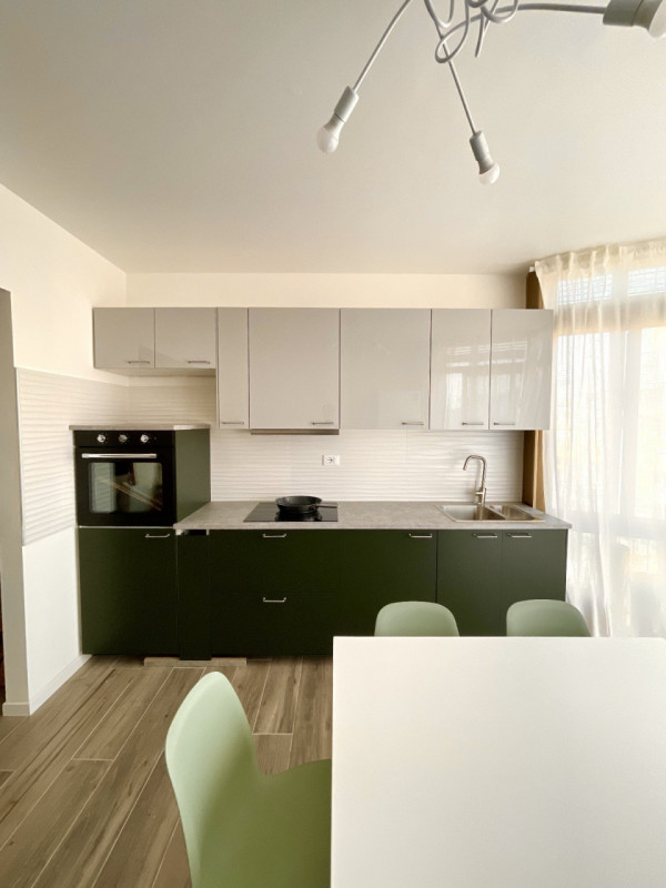 Proponiamo una stanza singola in locazione all'interno di un ampio appartamento situato in via Ti...