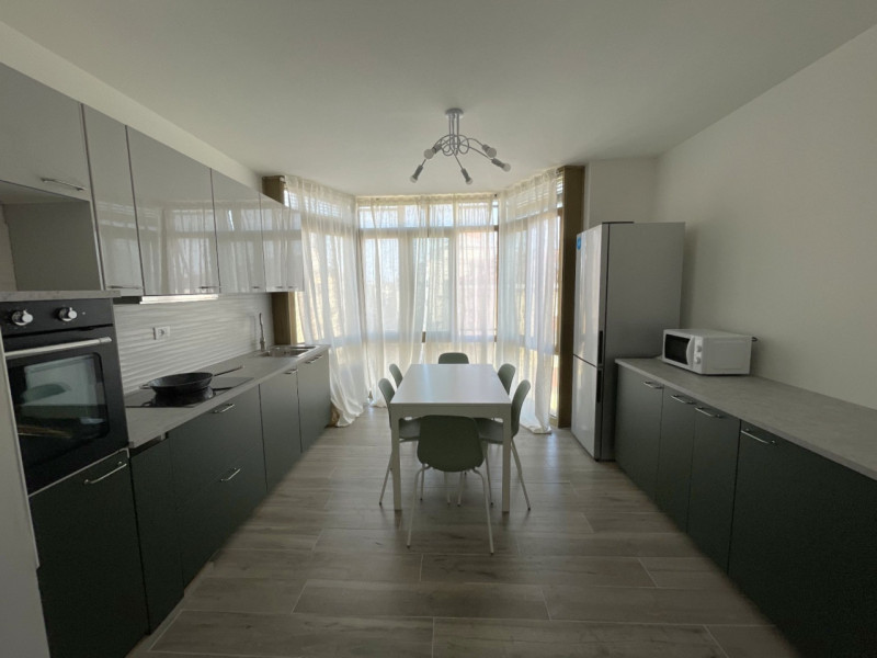 Proponiamo una stanza singola in locazione all'interno di un ampio appartamento situato in via Ti...