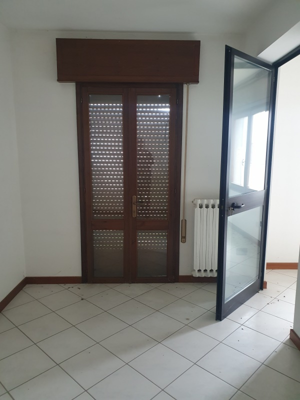 Si propone in vendita un ufficio di mq 90 in palazzina composta da due unità.
Immobile al piano p...