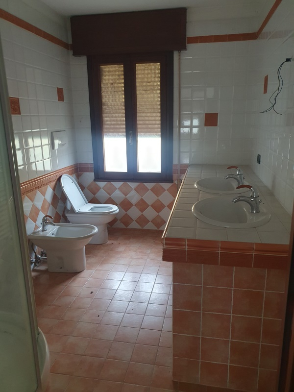 Si propone in vendita un ufficio di mq 90 in palazzina composta da due unità.
Immobile al piano p...