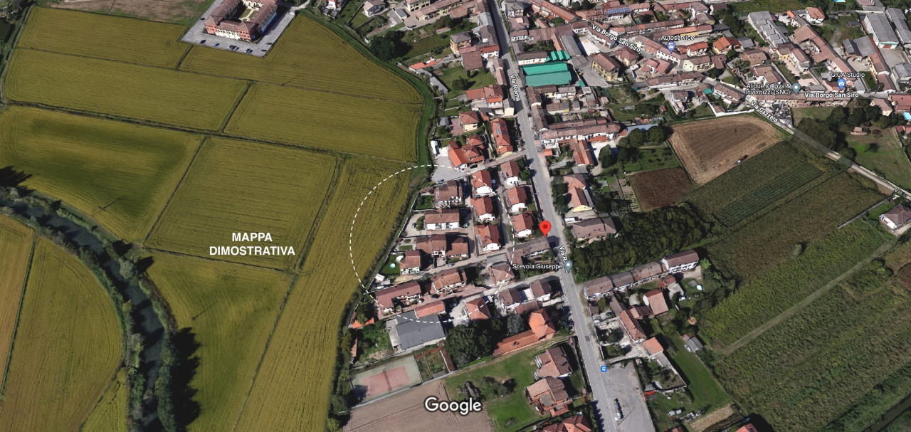 VILLA a SCHIERA su DUE PIANI con CORTILE ESCLUSIVO FRONTE/RETRO