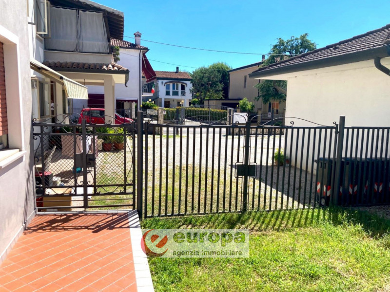 SETTECA'(VI), in posizione interna, Strada Paradiso, comoda a servizi e infrastrutture quali cent...