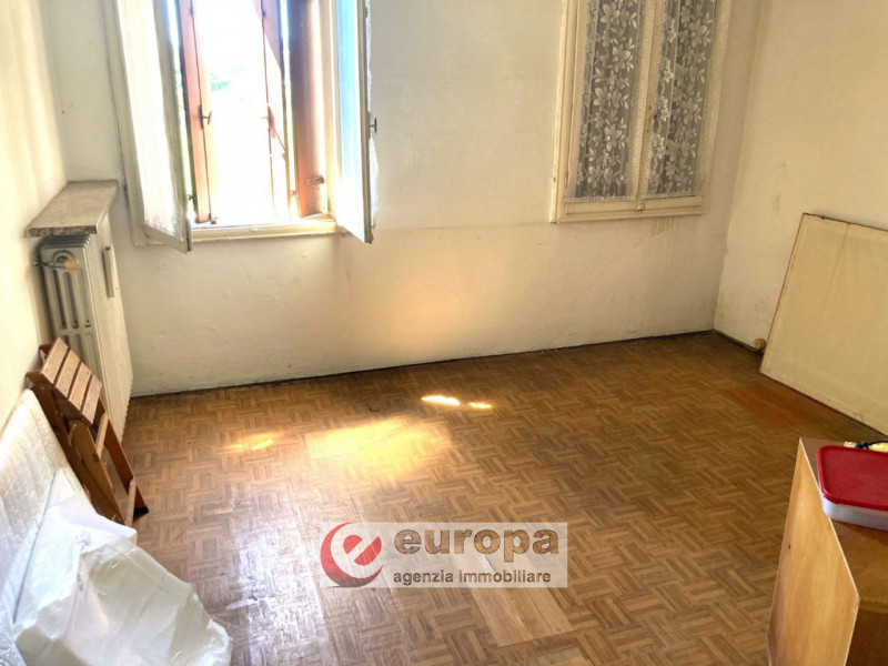 SETTECA'(VI), in posizione interna, Strada Paradiso, comoda a servizi e infrastrutture quali cent...